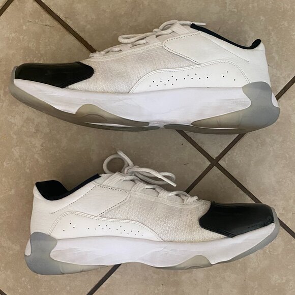 Jordan 11 Comfort Low White/Black - Picture 5 of 8